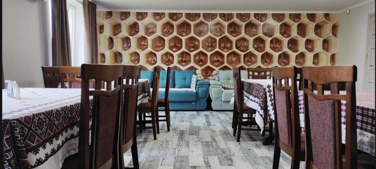 Conacul Mierii Villa Straseni ภายนอก รูปภาพ
